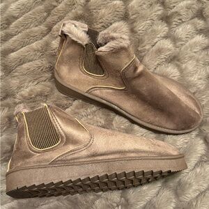 Women’s Brown Fur-Lined Ankle Boots - Size 9